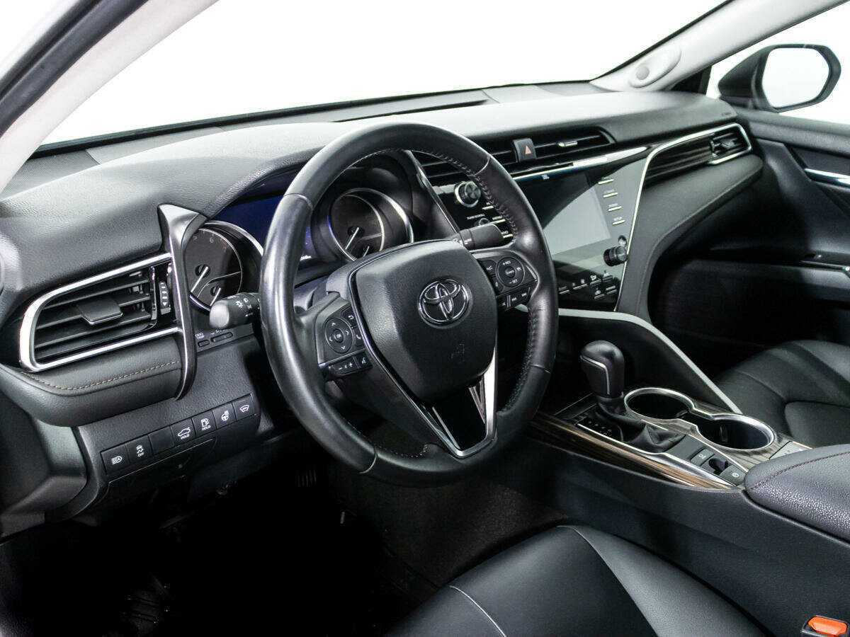 Toyota Camry с пробегом — 2020 год. Фото: #10