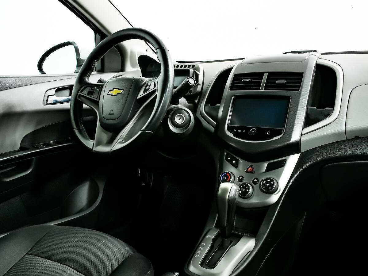 Chevrolet Aveo с пробегом — 2014 год. Фото: #8