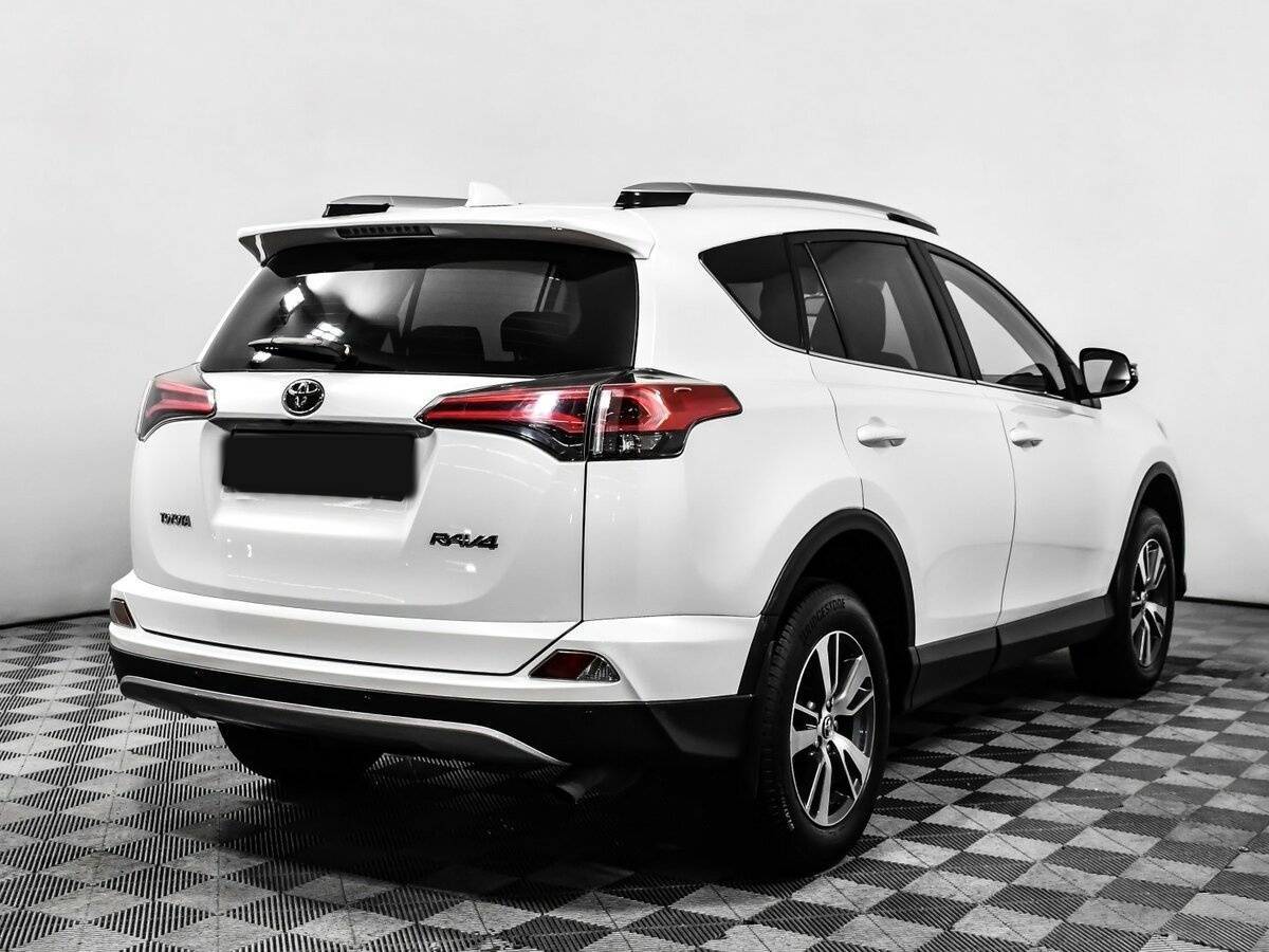 Toyota RAV4 с пробегом — 2017 год. Фото: #4