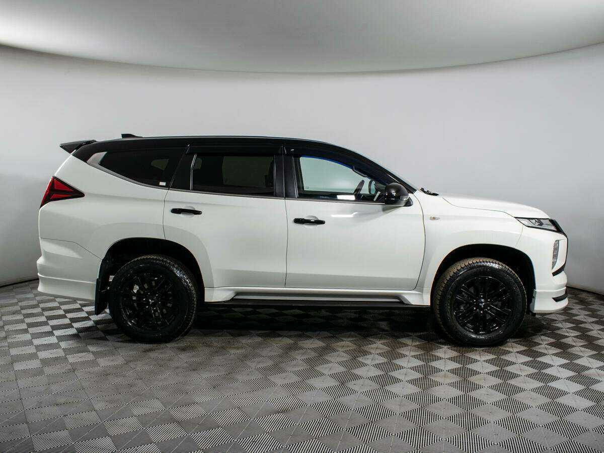 Mitsubishi Montero Sport с пробегом — 2022 год. Фото: #3