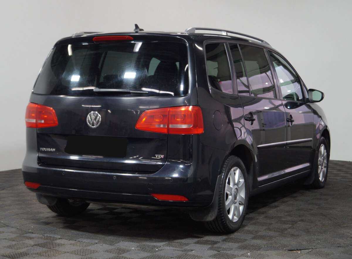 Volkswagen Touran с пробегом — 2012 год. Фото: #4