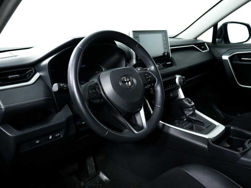 Toyota RAV4 с пробегом — 2020 год. Фото: #12