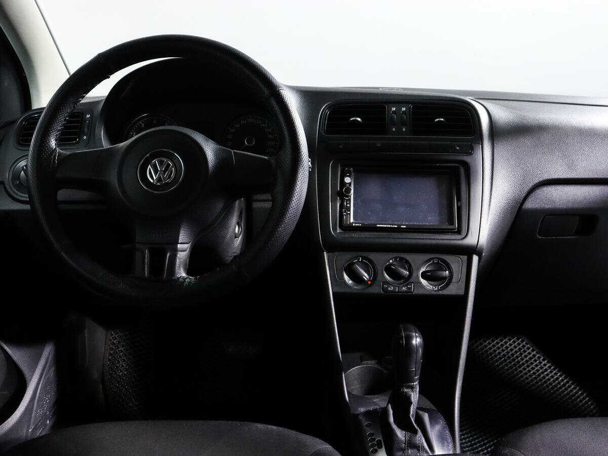 Volkswagen Polo с пробегом — 2011 год. Фото: #11