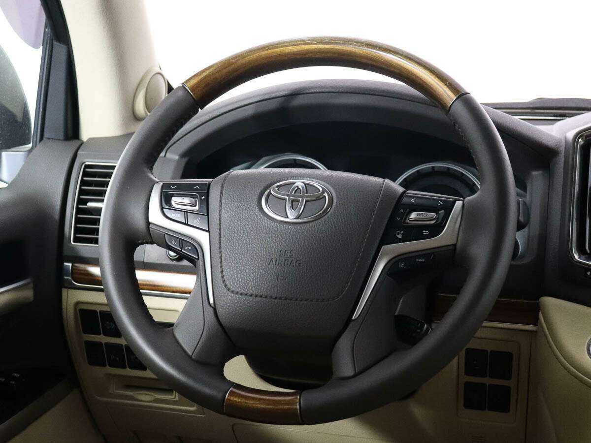 Toyota Land Cruiser с пробегом — 2015 год. Фото: #9