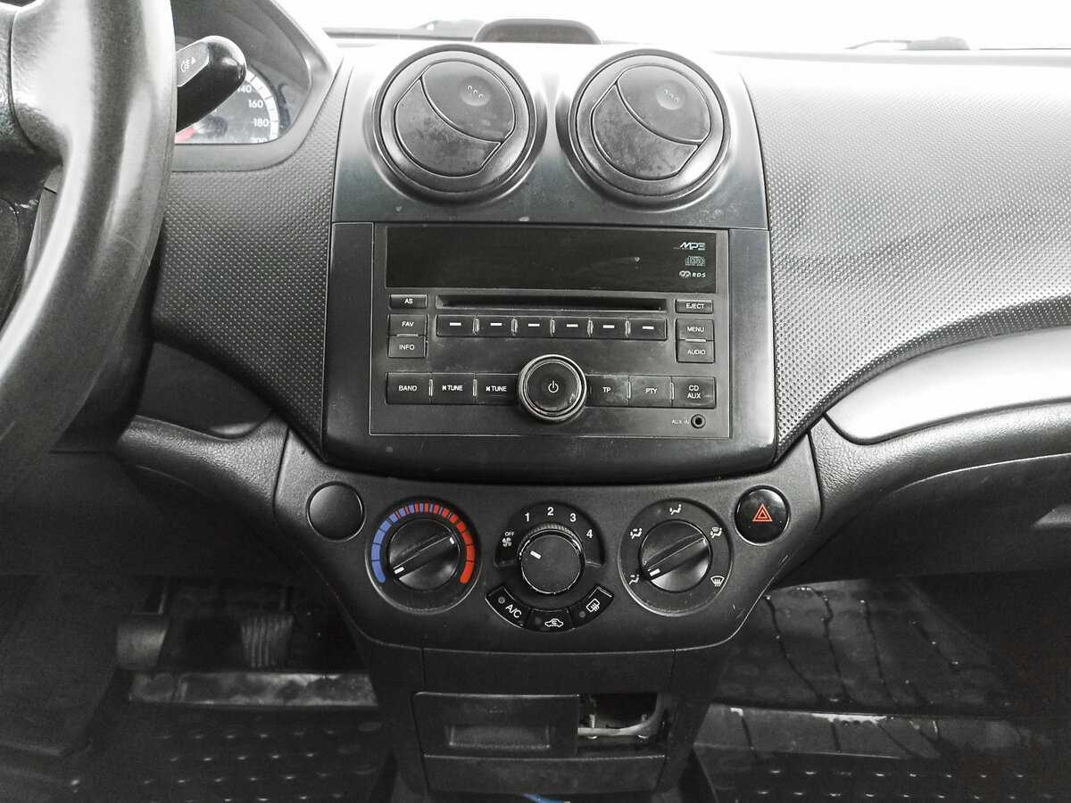 Chevrolet Aveo с пробегом — 2008 год. Фото: #12