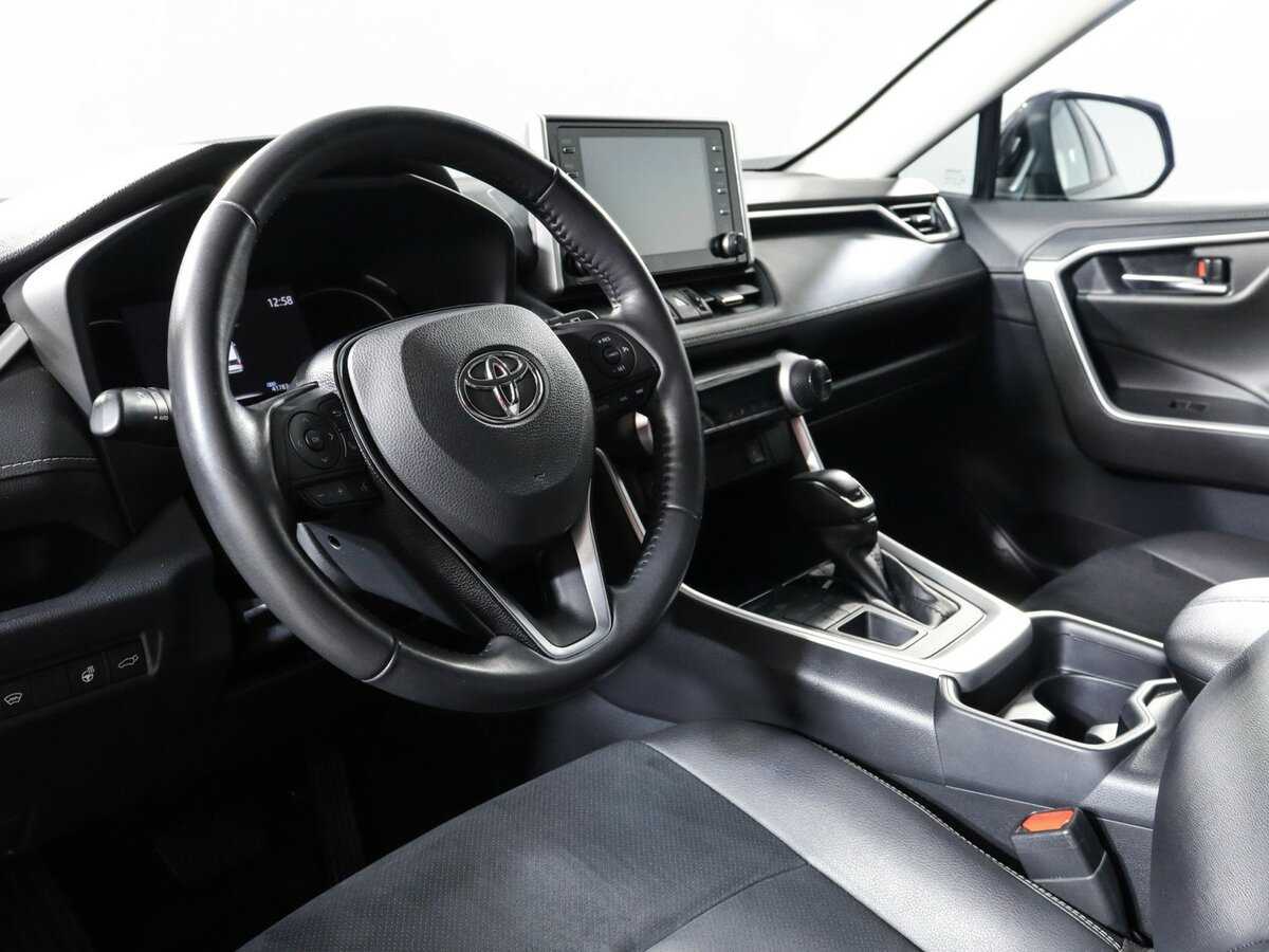 Toyota RAV4 с пробегом — 2021 год. Фото: #10