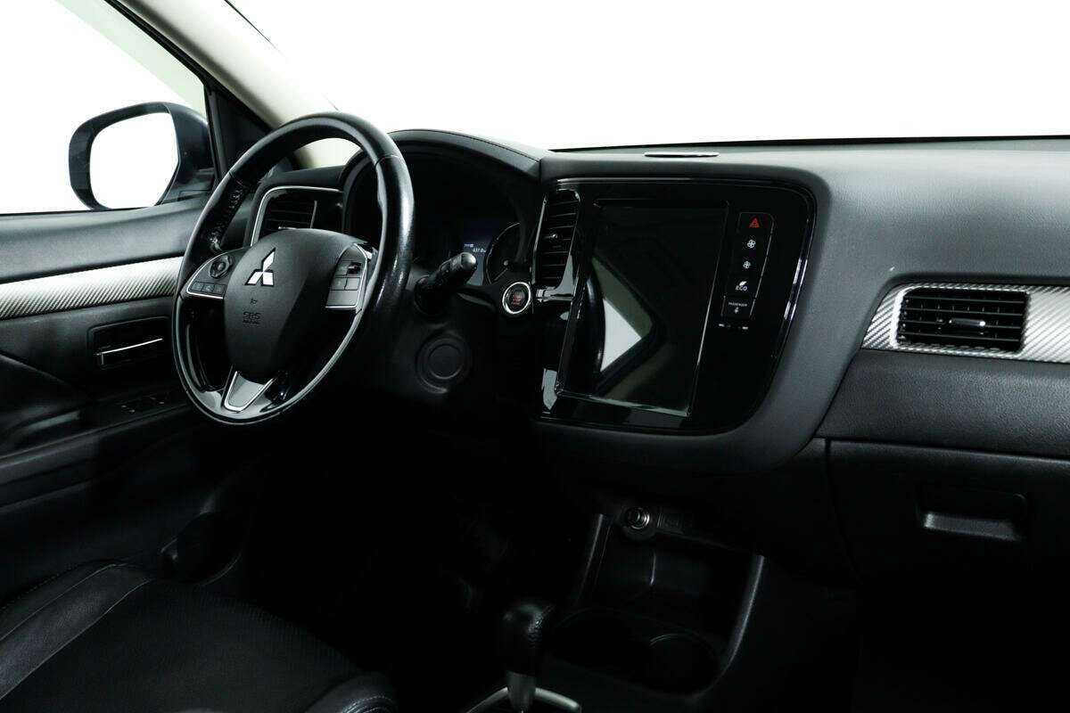 Mitsubishi Outlander с пробегом — 2015 год. Фото: #8