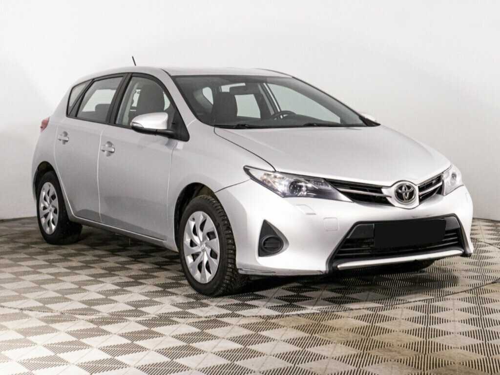 Toyota Auris с пробегом — 2013 год. Фото: #2