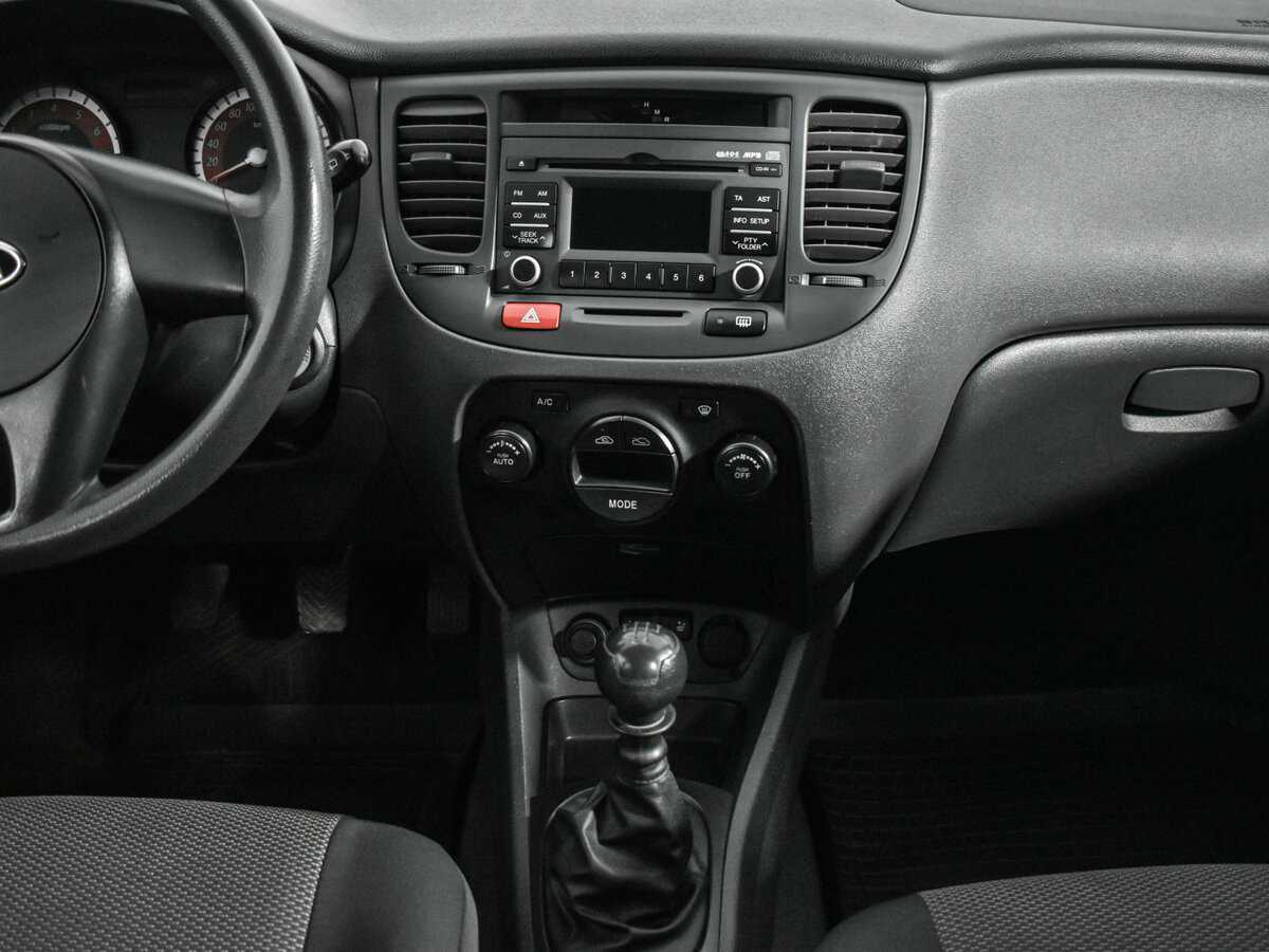 Kia Rio с пробегом — 2010 год. Фото: #14