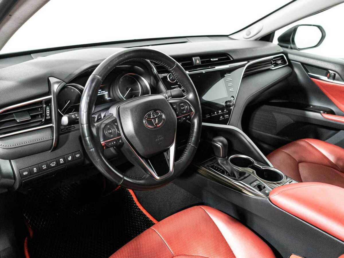 Toyota Camry с пробегом — 2019 год. Фото: #10