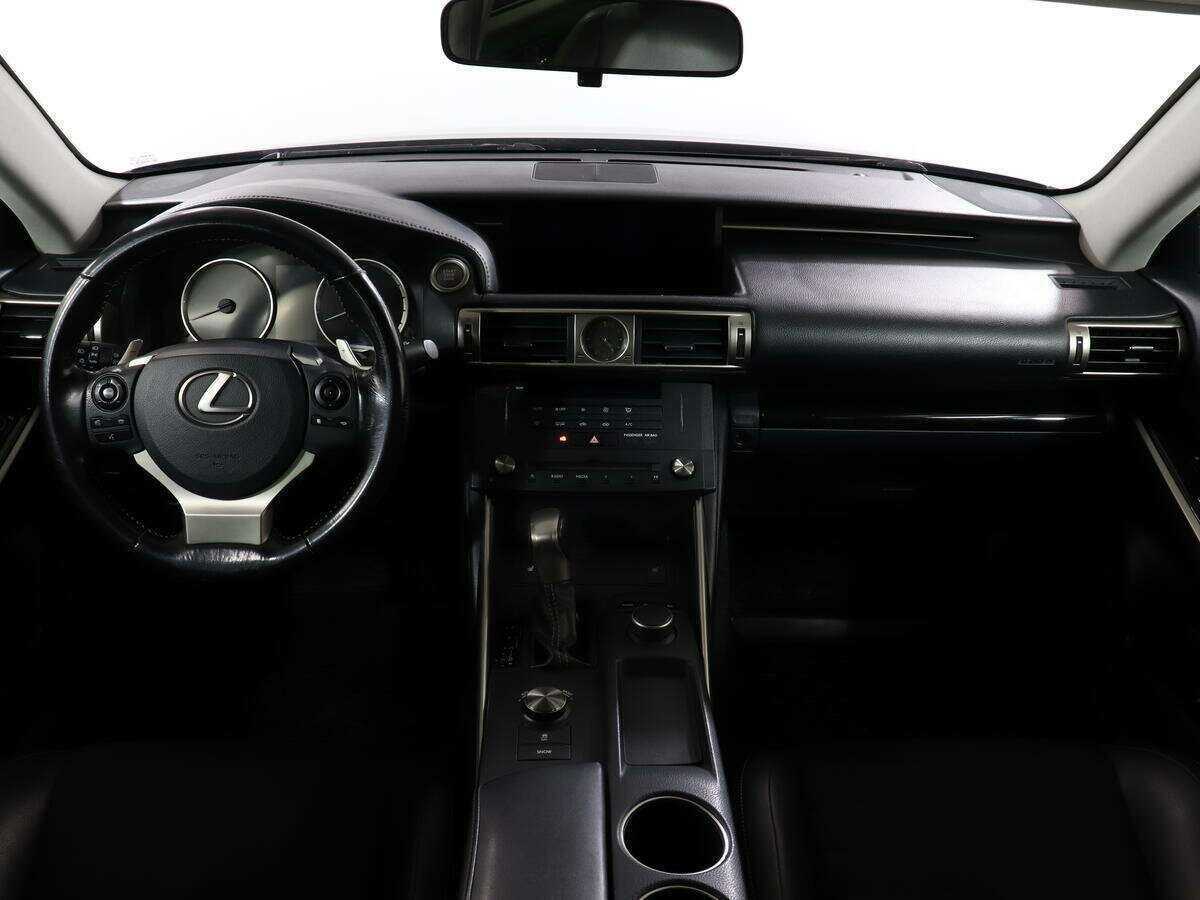 Lexus IS с пробегом — 2015 год. Фото: #8
