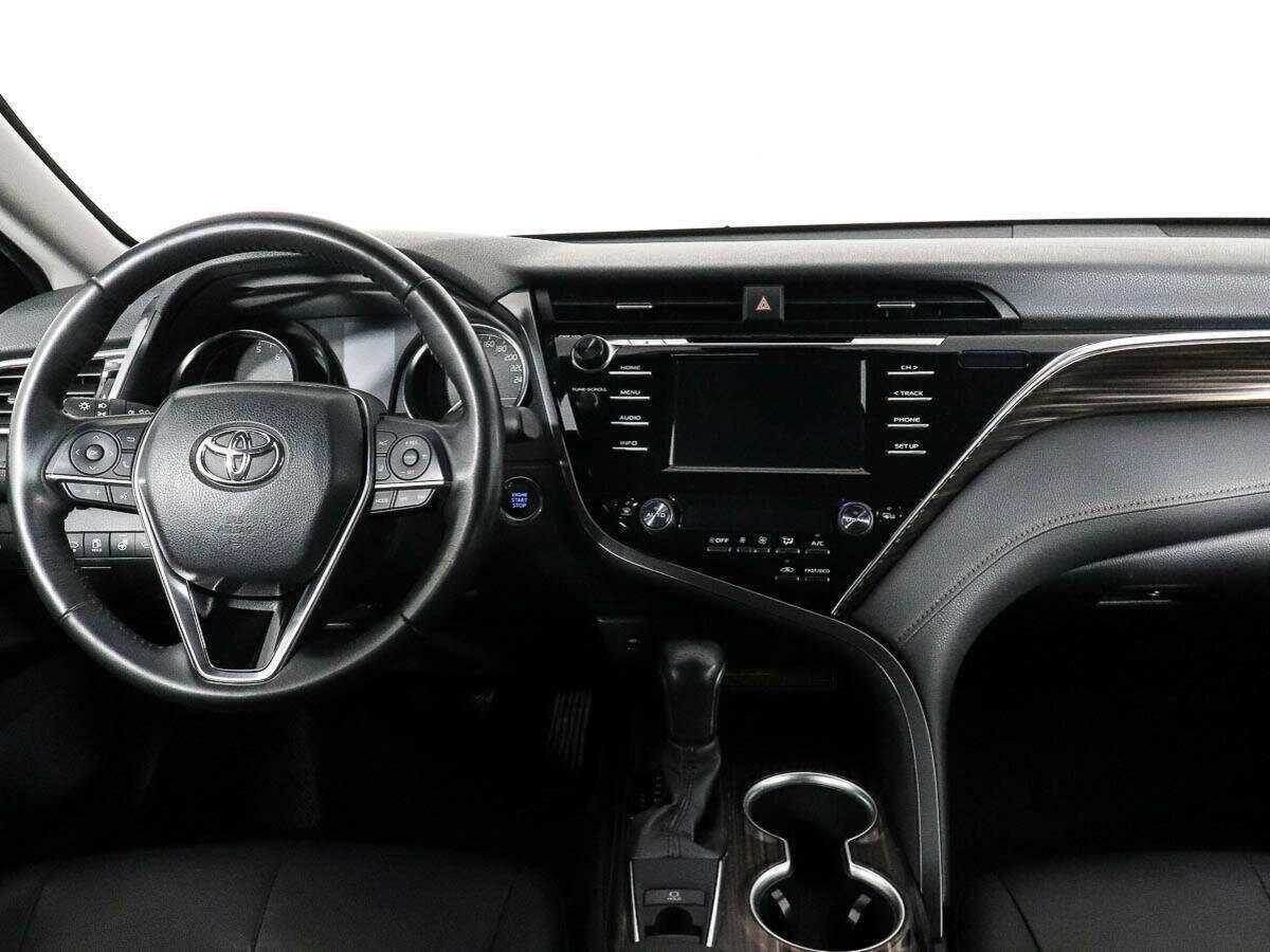 Toyota Camry с пробегом — 2020 год. Фото: #7