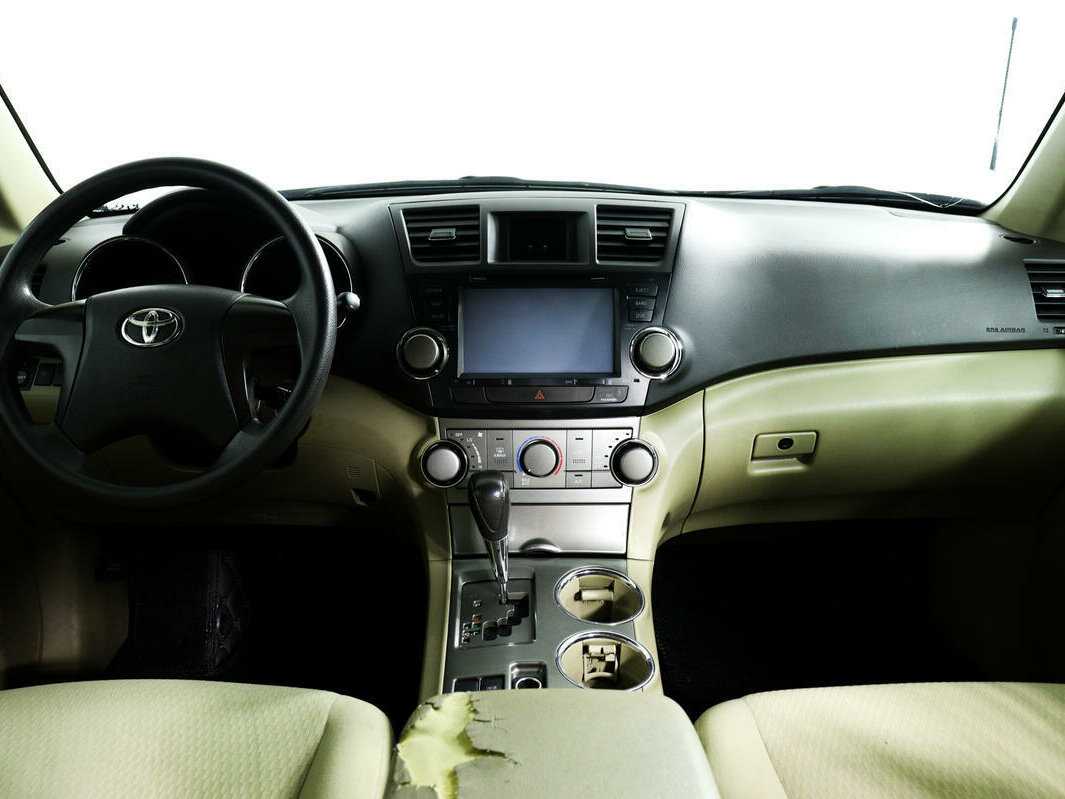 Toyota Highlander с пробегом — 2010 год. Фото: #10