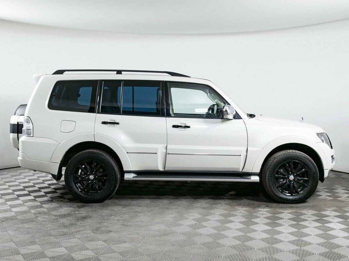 Mitsubishi Pajero с пробегом — 2019 год. Фото: #3