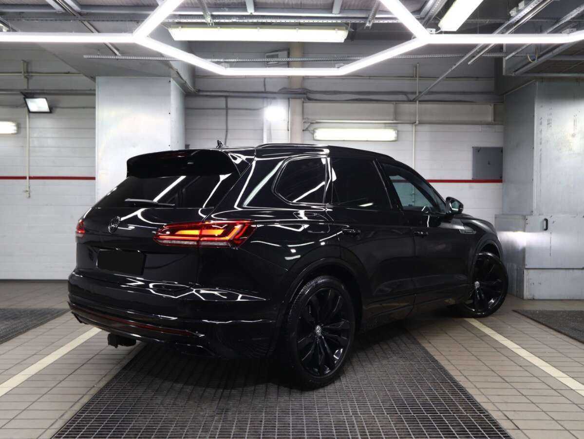 Volkswagen Touareg с пробегом — 2019 год. Фото: #1