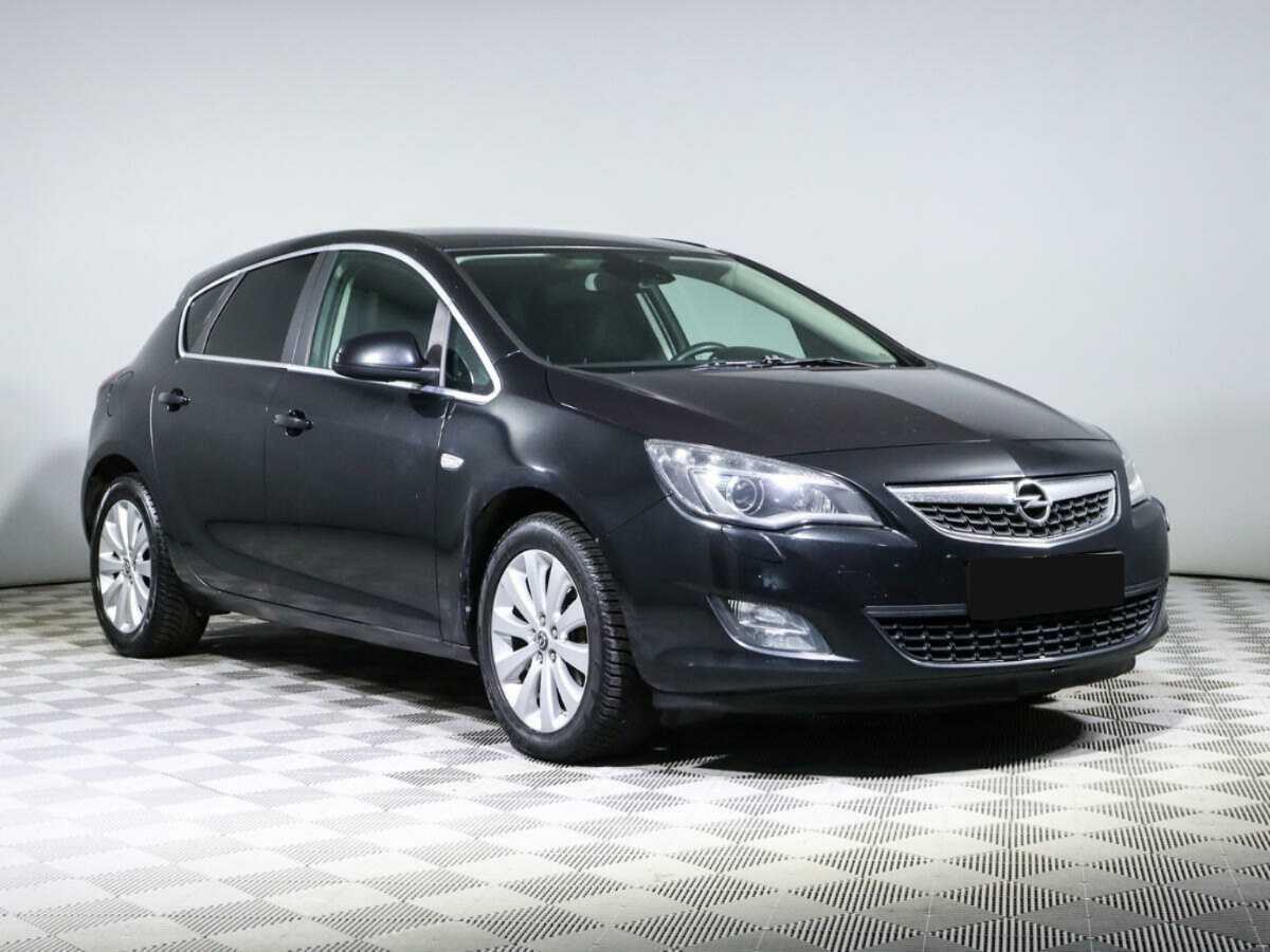 Opel Astra с пробегом — 2011 год. Фото: #2