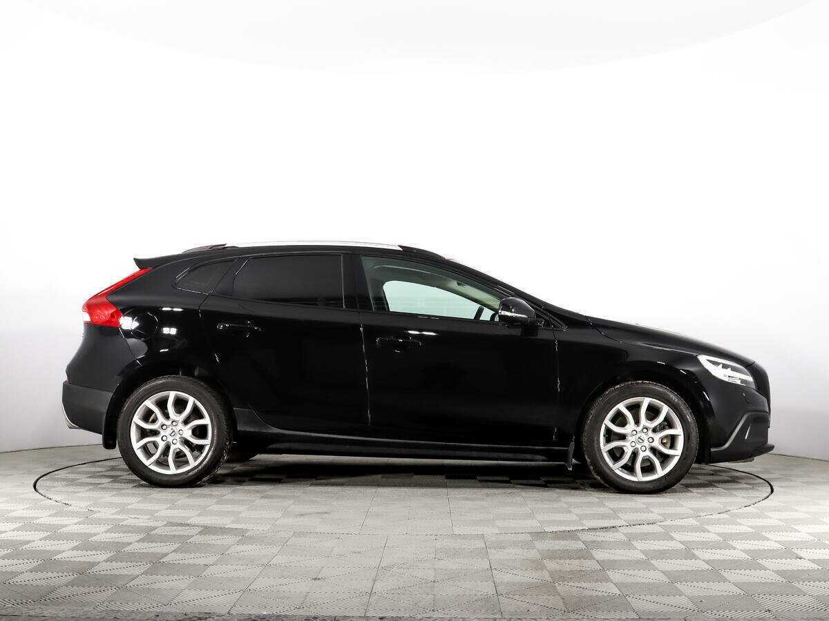 Volvo V40 Cross Country с пробегом — 2017 год. Фото: #3