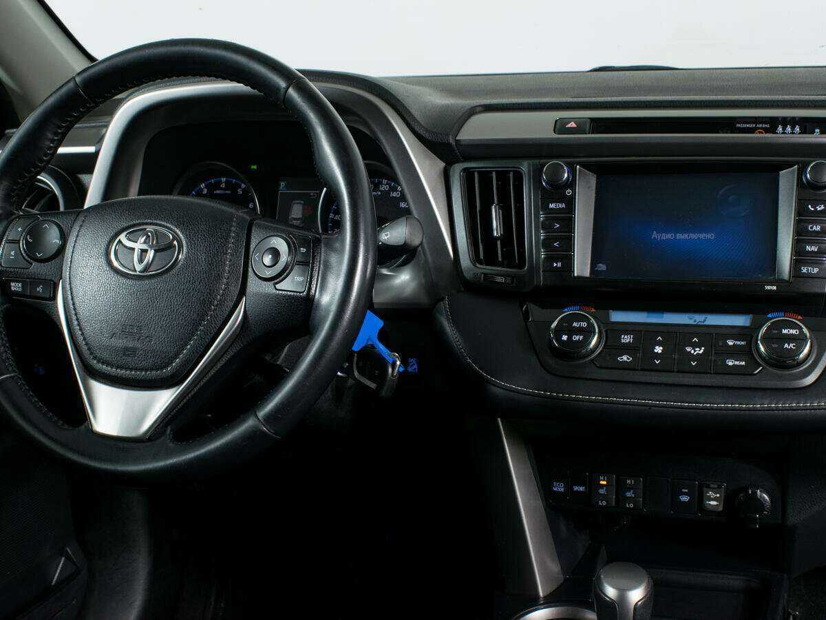 Toyota RAV4 с пробегом — 2017 год. Фото: #10
