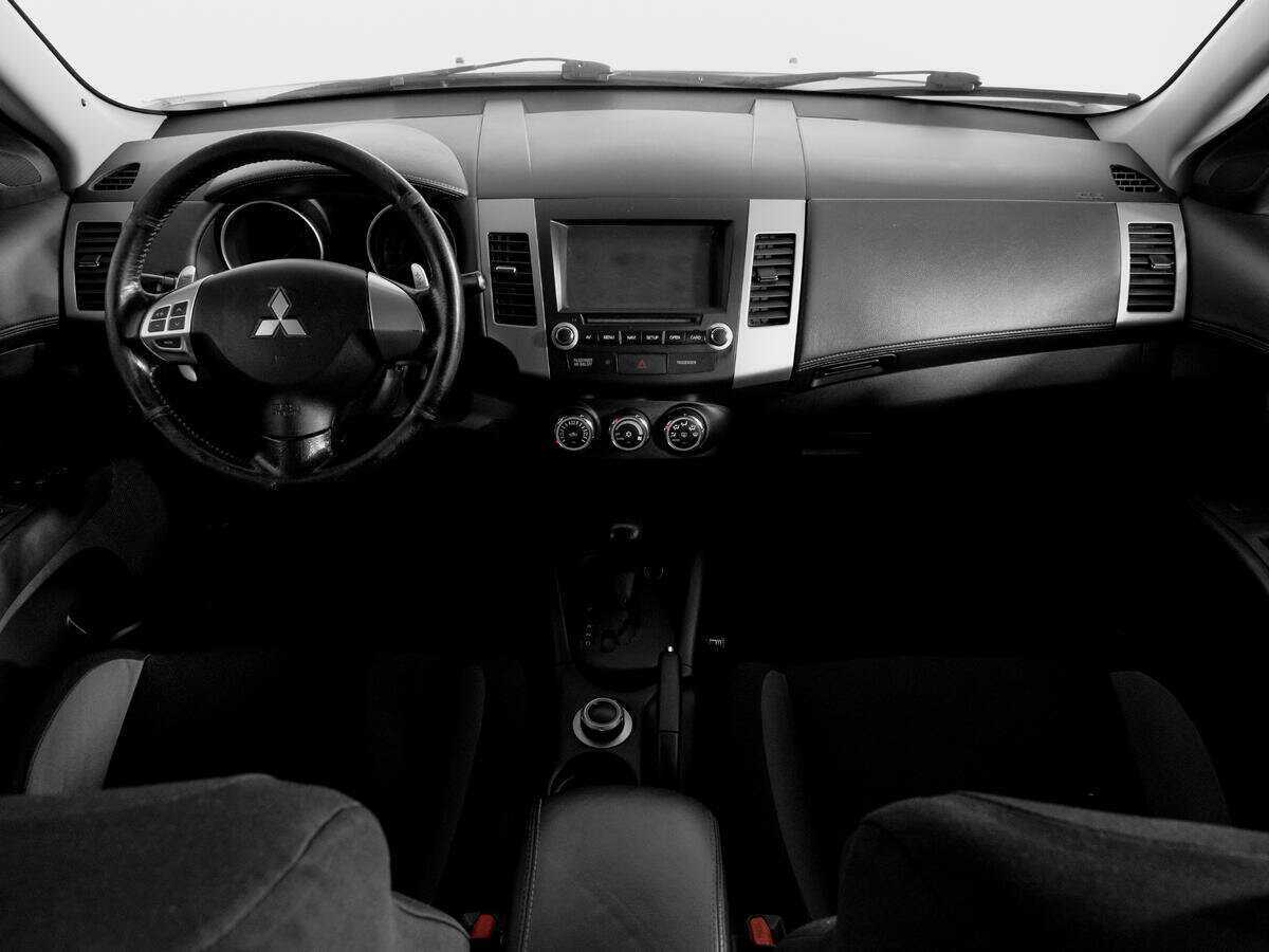 Mitsubishi Outlander с пробегом — 2011 год. Фото: #11