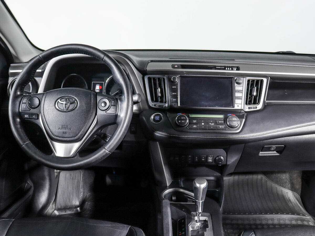 Toyota RAV4 с пробегом — 2017 год. Фото: #9