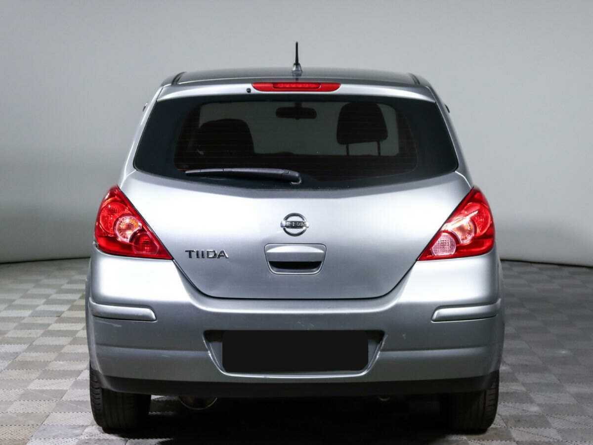 Nissan Tiida с пробегом — 2010 год. Фото: #4