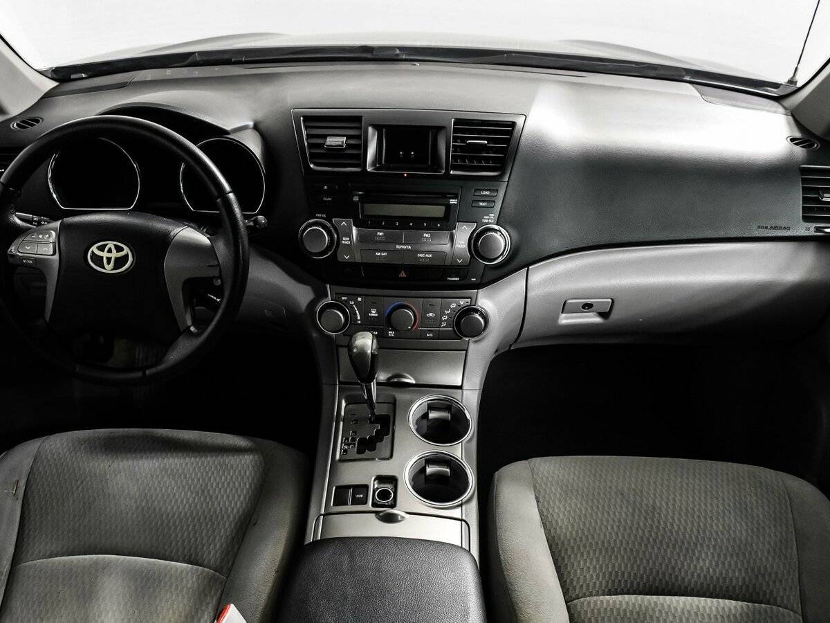 Toyota Highlander с пробегом — 2010 год. Фото: #10