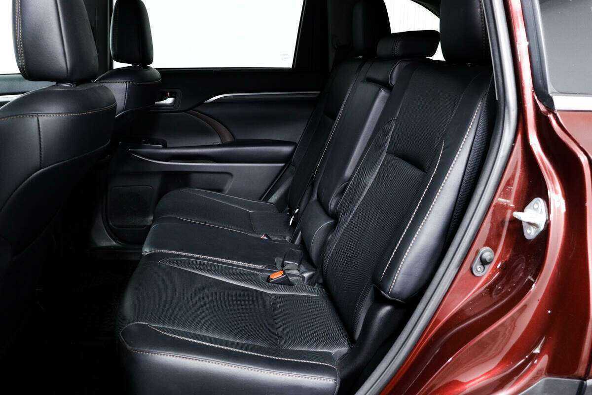 Toyota Highlander с пробегом — 2018 год. Фото: #11