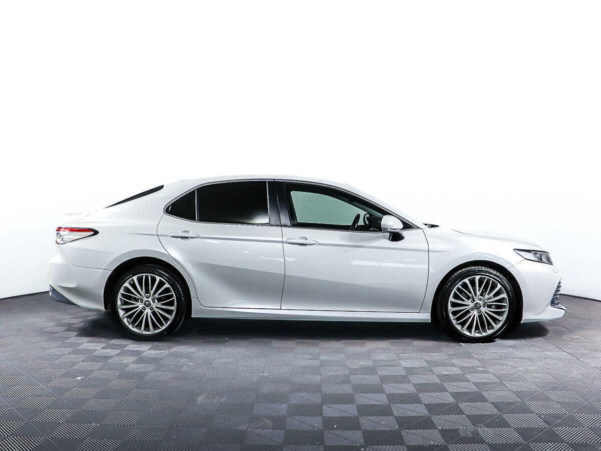 Toyota Camry с пробегом — 2020 год. Фото: #3