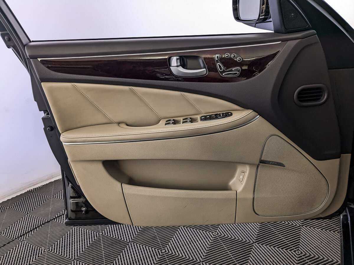 Hyundai Equus с пробегом — 2012 год. Фото: #14