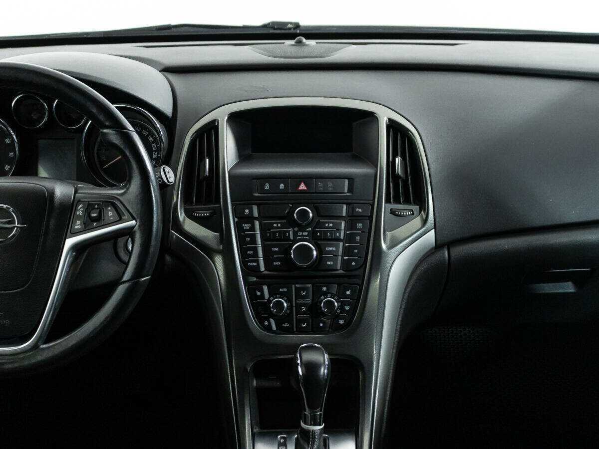 Opel Astra с пробегом — 2012 год. Фото: #13