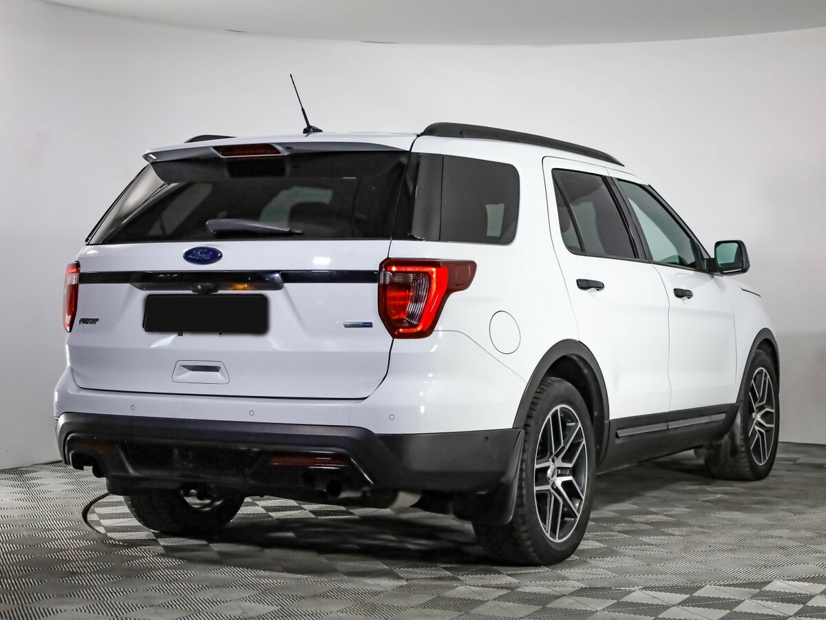 Ford Explorer с пробегом — 2015 год. Фото: #4