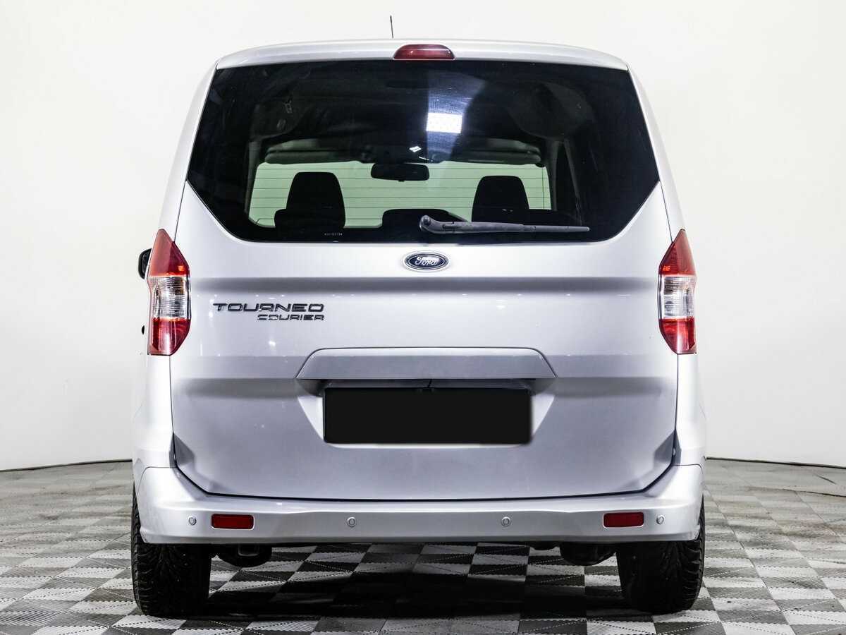 Ford Tourneo Courier с пробегом — 2017 год. Фото: #4