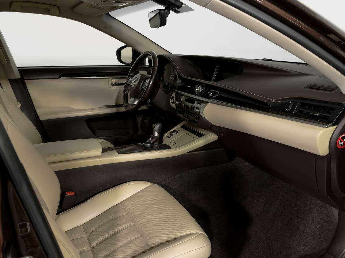 Lexus ES с пробегом — 2015 год. Фото: #8