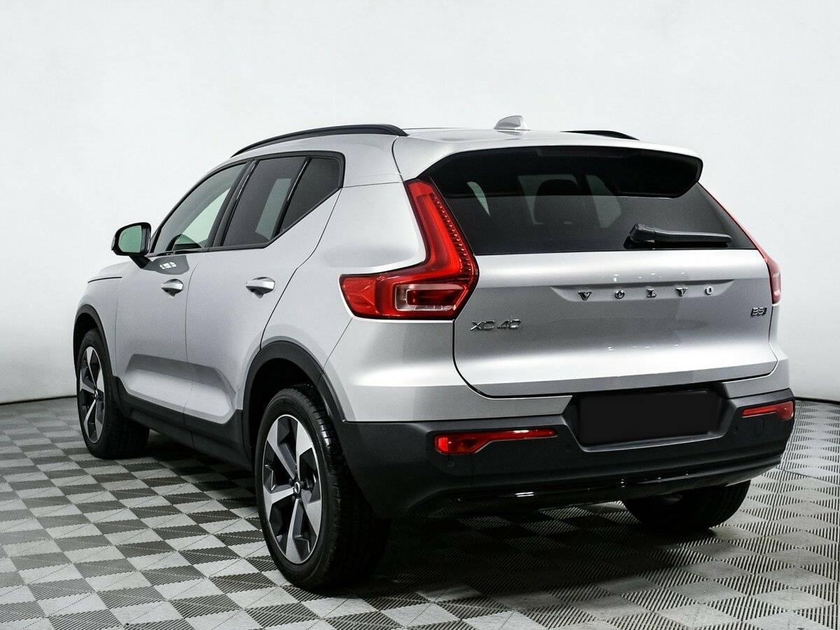 Volvo XC40 с пробегом — 2023 год. Фото: #6