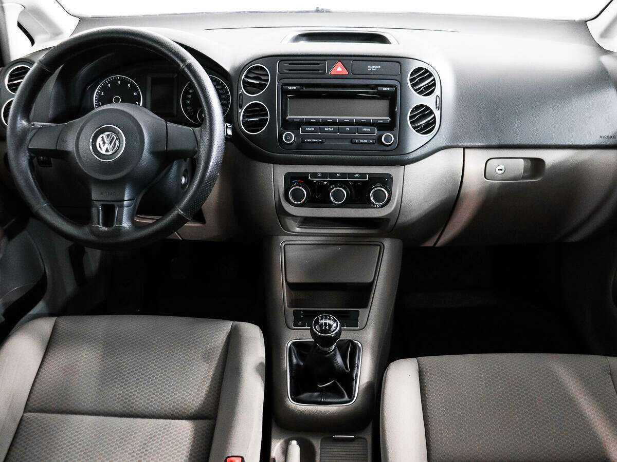 Volkswagen Golf Plus с пробегом — 2011 год. Фото: #11