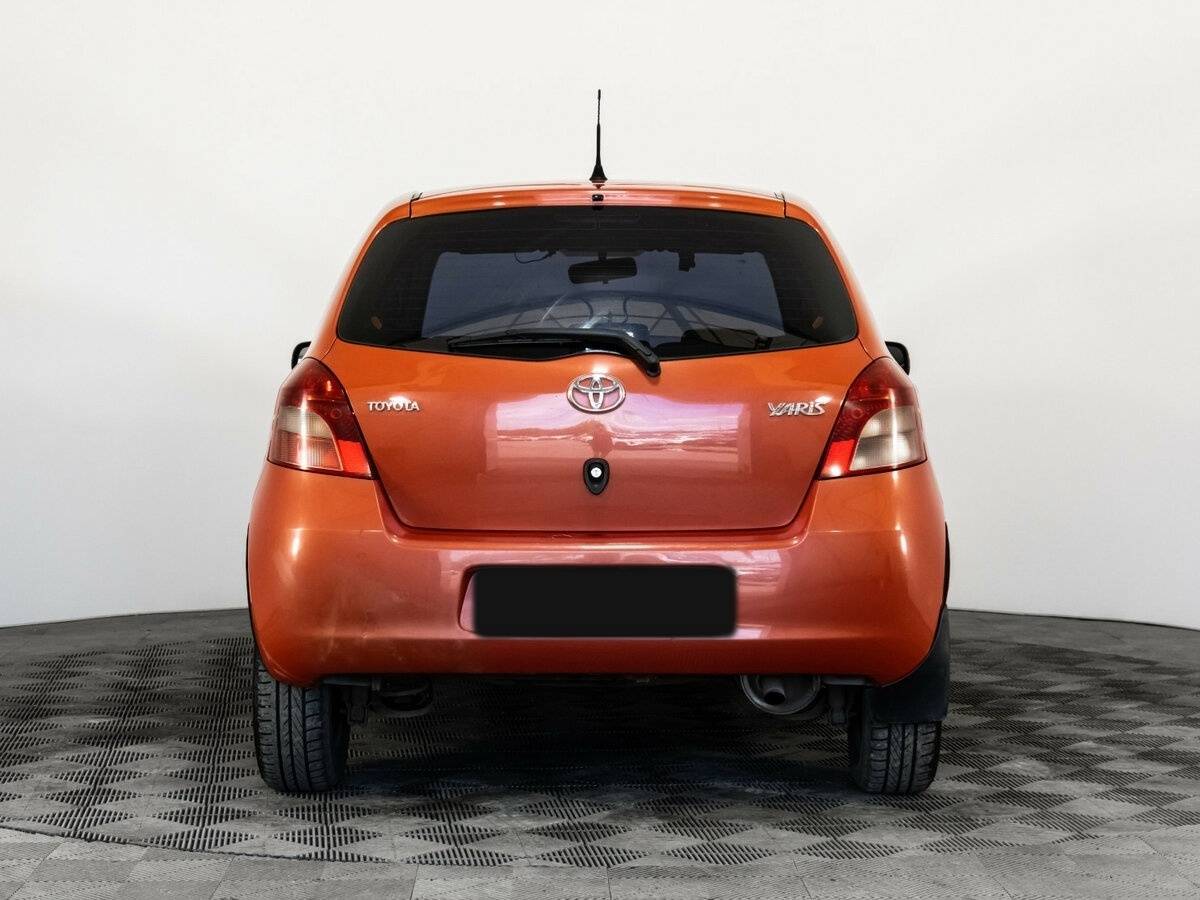 Toyota Yaris с пробегом — 2006 год. Фото: #3