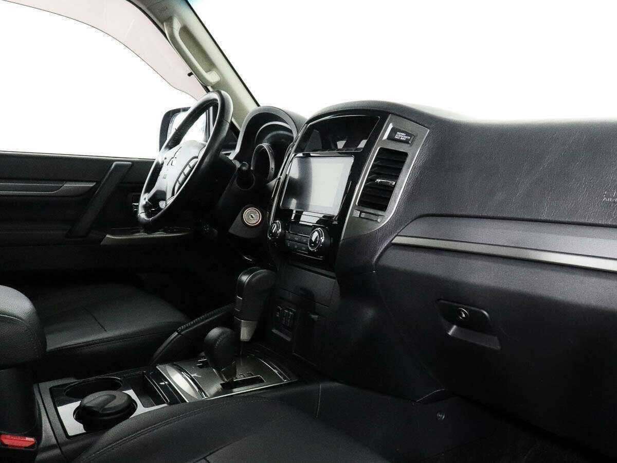 Mitsubishi Pajero с пробегом — 2018 год. Фото: #4