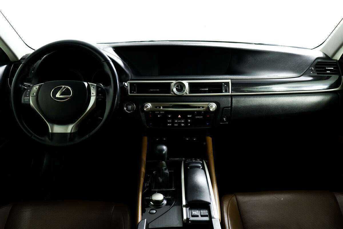 Lexus GS с пробегом — 2012 год. Фото: #10