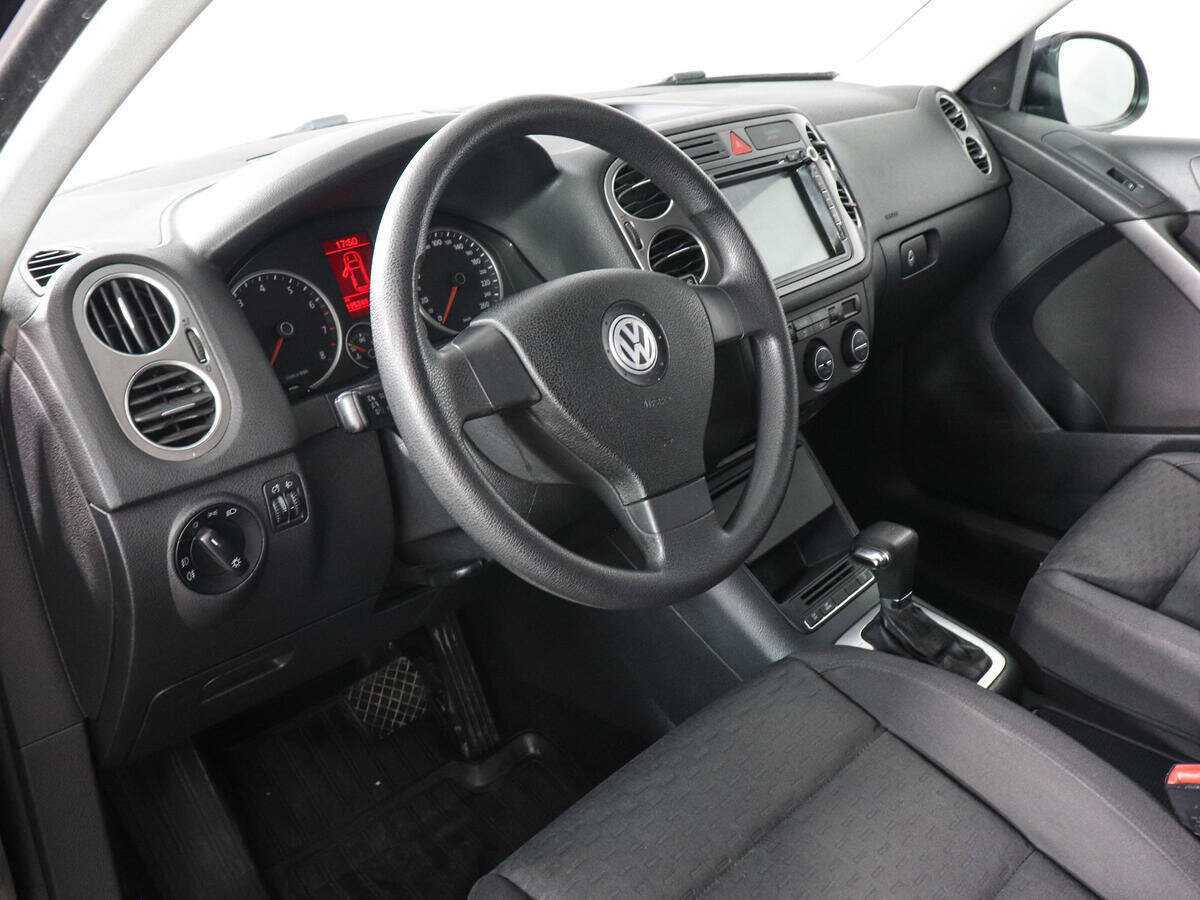 Volkswagen Tiguan с пробегом — 2008 год. Фото: #4