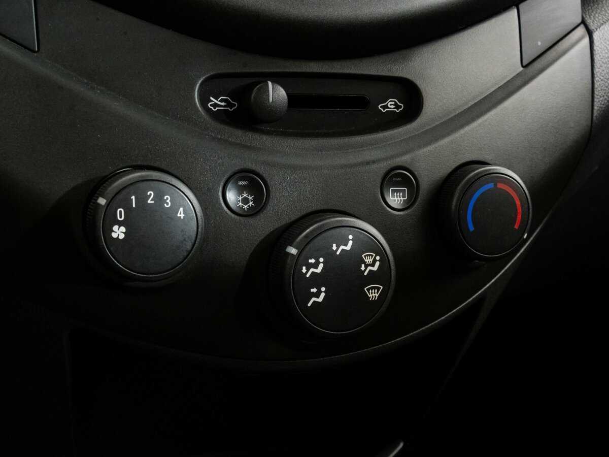 Chevrolet Spark с пробегом — 2011 год. Фото: #10