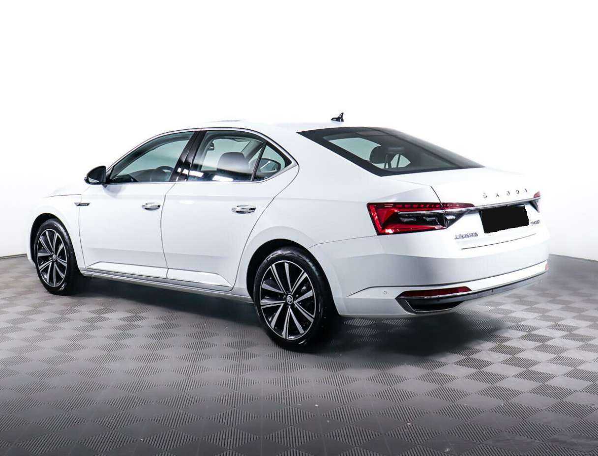 Skoda Superb с пробегом — 2023 год. Фото: #4