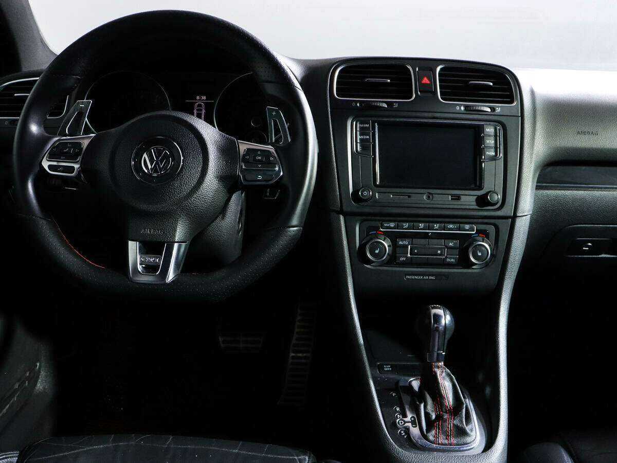 Volkswagen Golf GTI с пробегом — 2009 год. Фото: #8