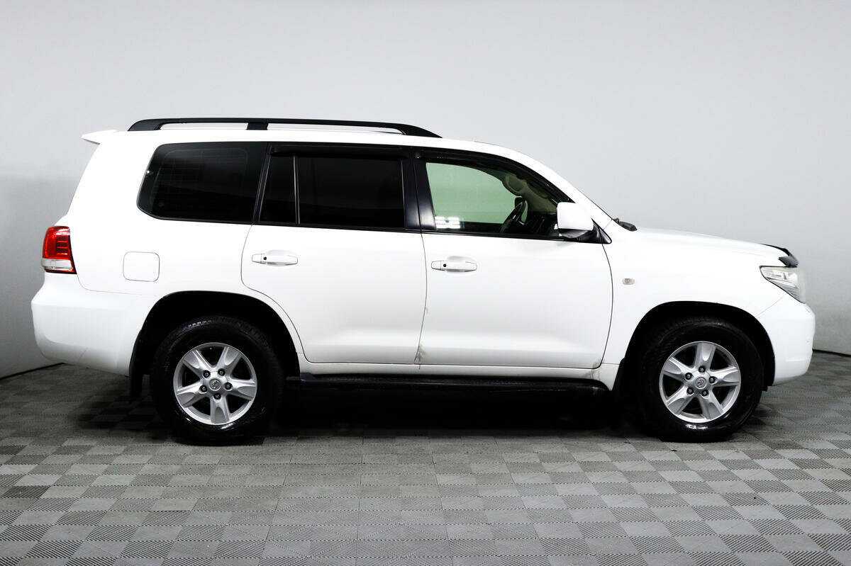 Toyota Land Cruiser с пробегом — 2011 год. Фото: #3