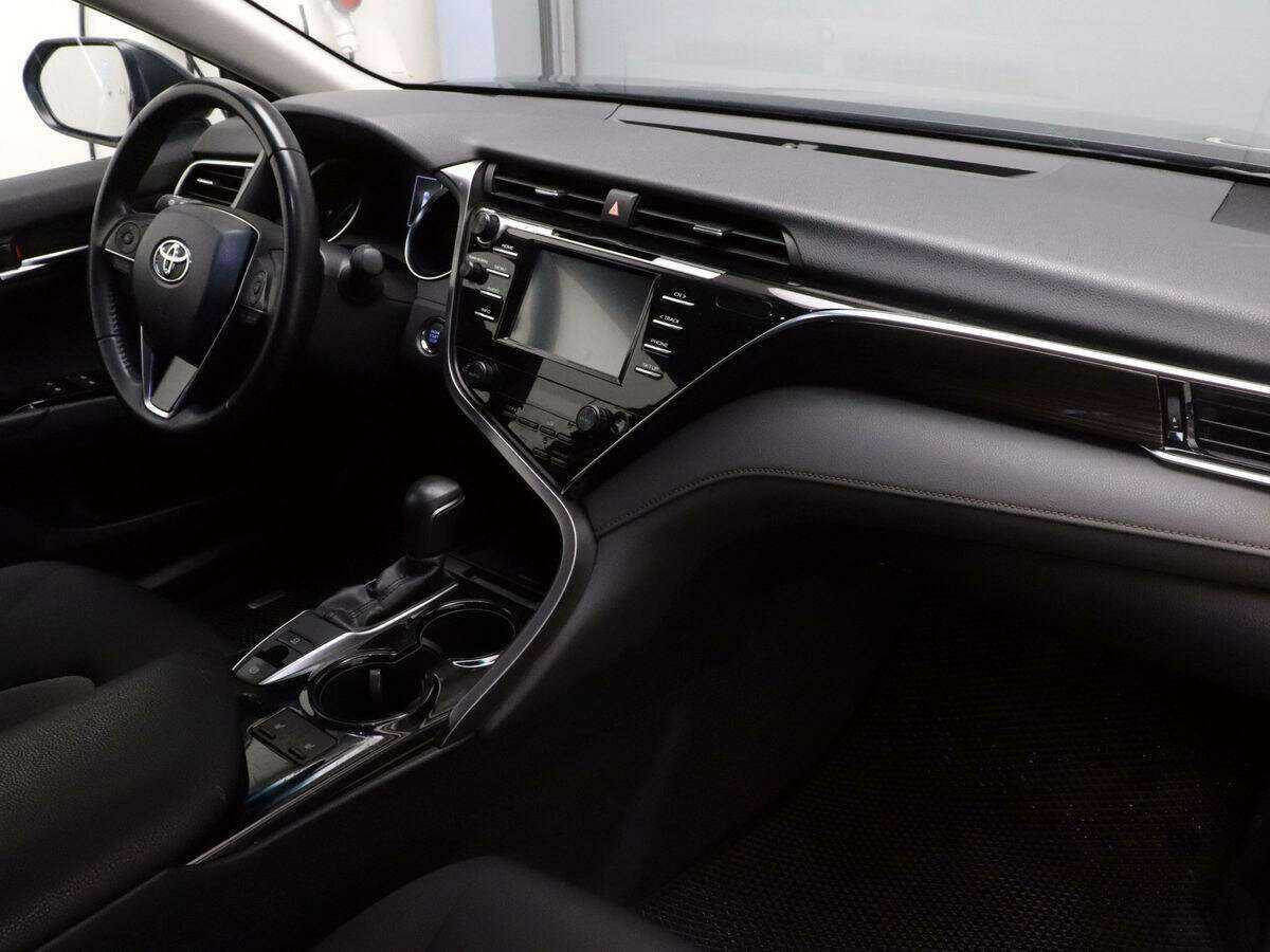 Toyota Camry с пробегом — 2019 год. Фото: #6