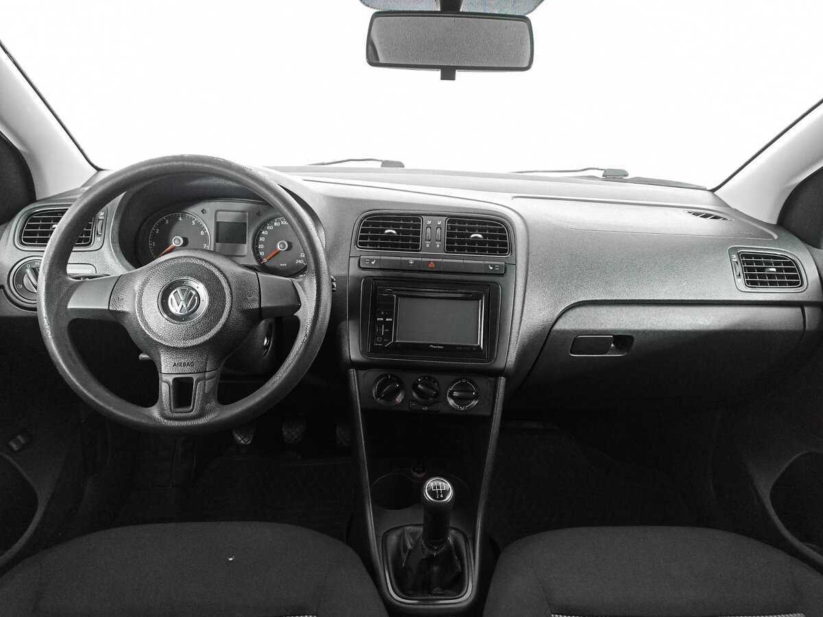 Volkswagen Polo с пробегом — 2011 год. Фото: #11