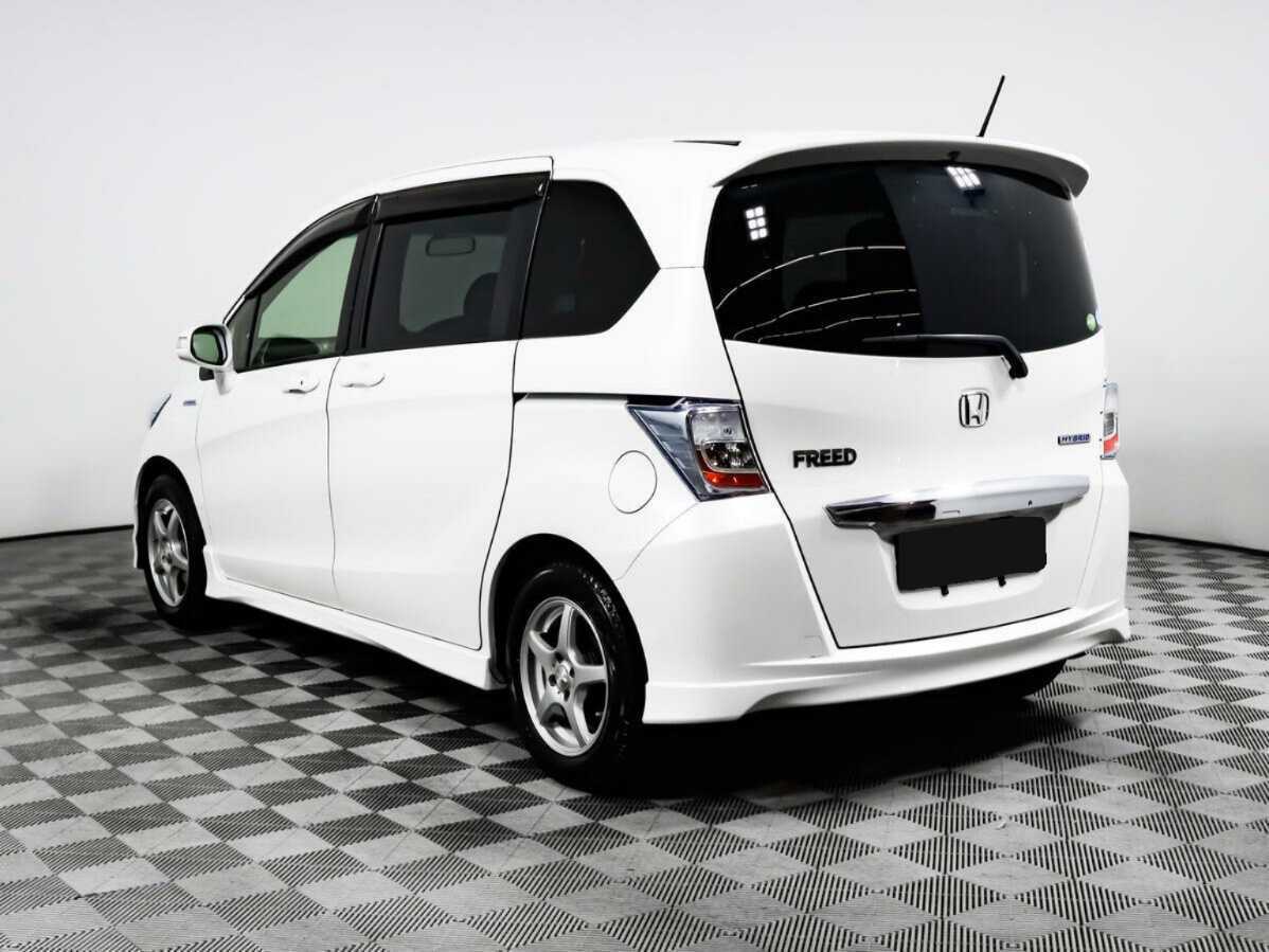 Honda Freed с пробегом — 2013 год. Фото: #6
