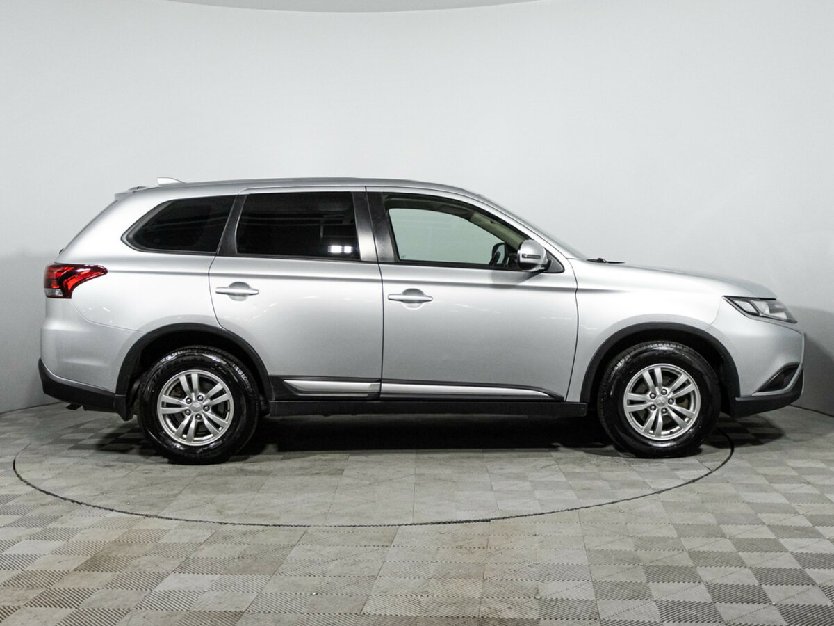 Mitsubishi Outlander с пробегом — 2019 год. Фото: #3