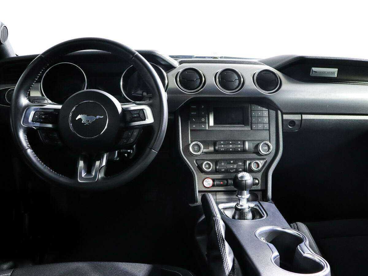 Ford Mustang с пробегом — 2022 год. Фото: #11