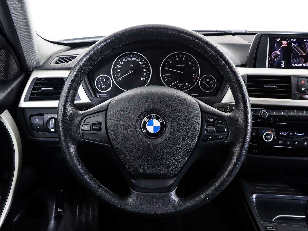 BMW 3 серии с пробегом — 2015 год. Фото: #11