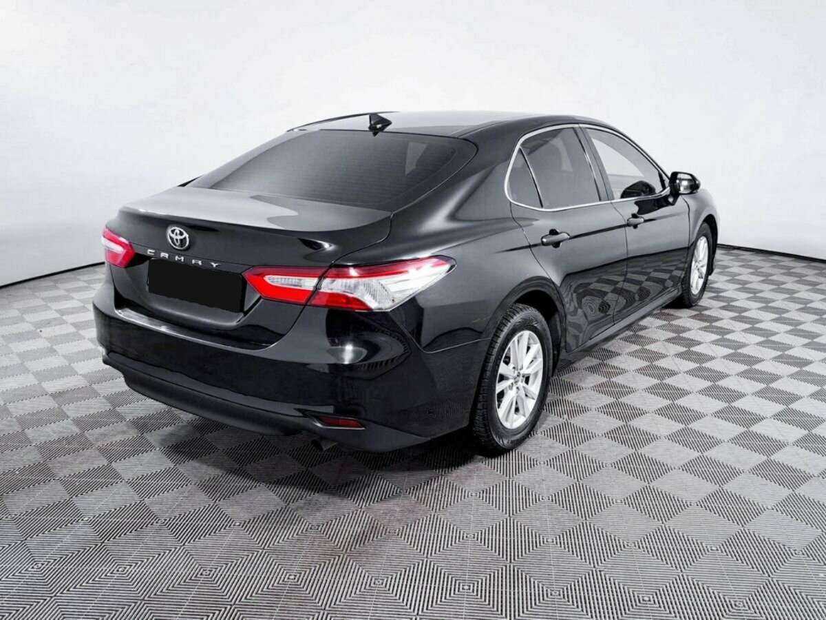 Toyota Camry с пробегом — 2018 год. Фото: #4